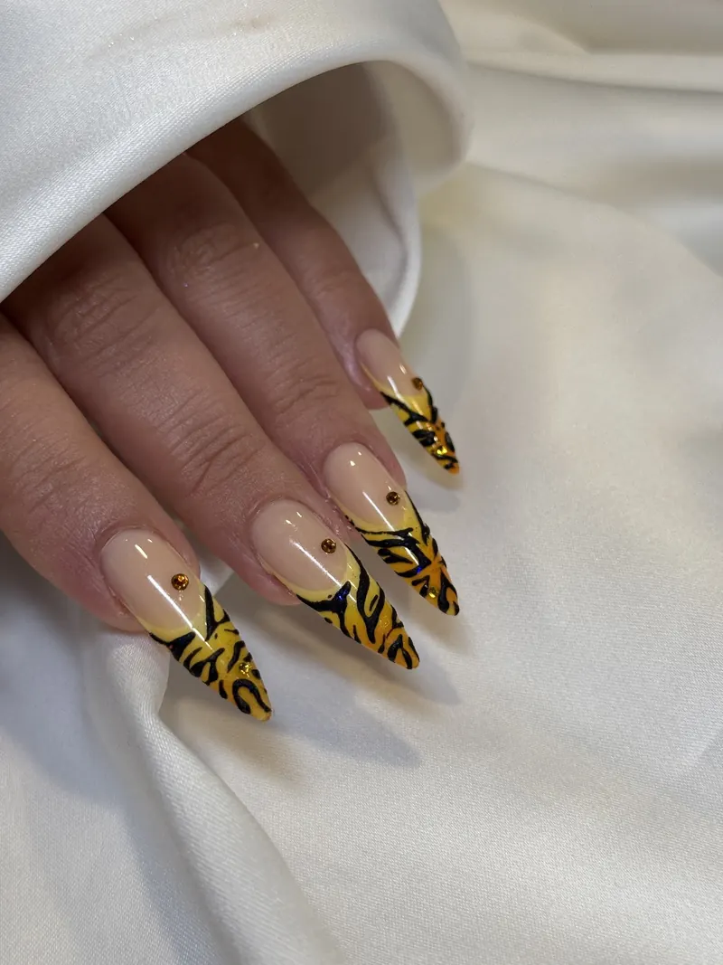 Long tiger-stripe nail extensions