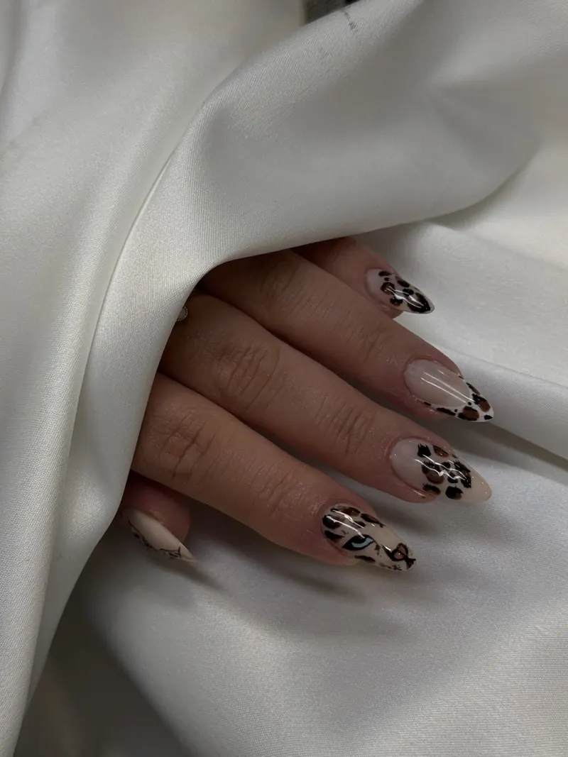 Leopard nail art